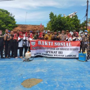 Ditengah Wabah Covid-19, DPW Lampung PEKAT IB Lakukan Kegiatan Penyemprotan Desinfektan di Desa Sukanegara, Tanjung Bintang