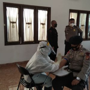 Personil Brimob Lampung Mengikuti Pengecekan Rapid Test