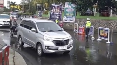 Lalu Lintas Padat, Polisi Tutup Jalur Puncak dari Cianjur Arah Cipanas