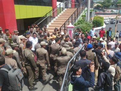 Dukung Pemkot, Massa Aliansi Serukan Kritik Bijak dan Konstruktif