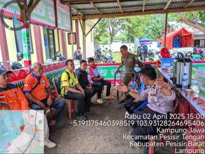 Operasi Ketupat Krakatau 2025, Polres Pesisir Barat Berikan Pengamanan untuk Masyarakat yang Sedang Berlibur