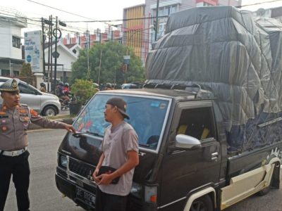 Bahaya Kendaraan Overdimensi dan Overload, Sat Lantas Polres Metro Door To Door Gencarkan Sosialisasi