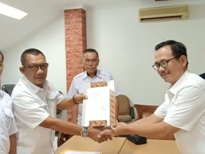 Faishol Djausal Ambil Formulir Caketum KONI Lampung