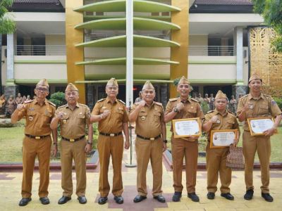 Pemkot Metro Apresiasi Dedikasi, Tiga Pegawai Raih Penghargaan ASN BerAKHLAK