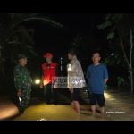 POLISI BANTU EVAKUASI WARGA LAMPUNG BARAT