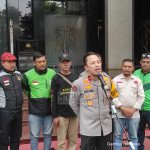 POLWAN POLDA METRO JAYA AJAK PENGEMUDI OJEK ONLINE TERTIB LALU LINTAS MELALUI PROGRAM JUMAT PEDULI
