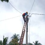 PLN Gerak Cepat Pulihkan Listrik Pasca Puting Beliung di Blambangan Pagar, Warga Sampaikan Apresiasi