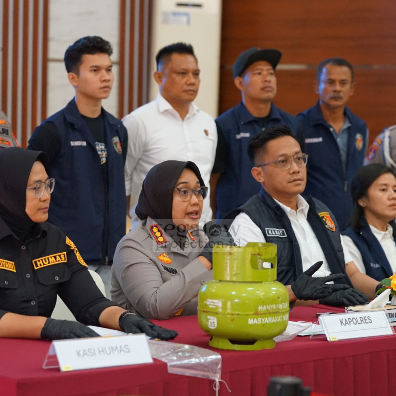 POLRES METRO BEKASI UNGKAP PRAKTIK GAS SUNTIK, TIGA PELAKU DITANGKAP