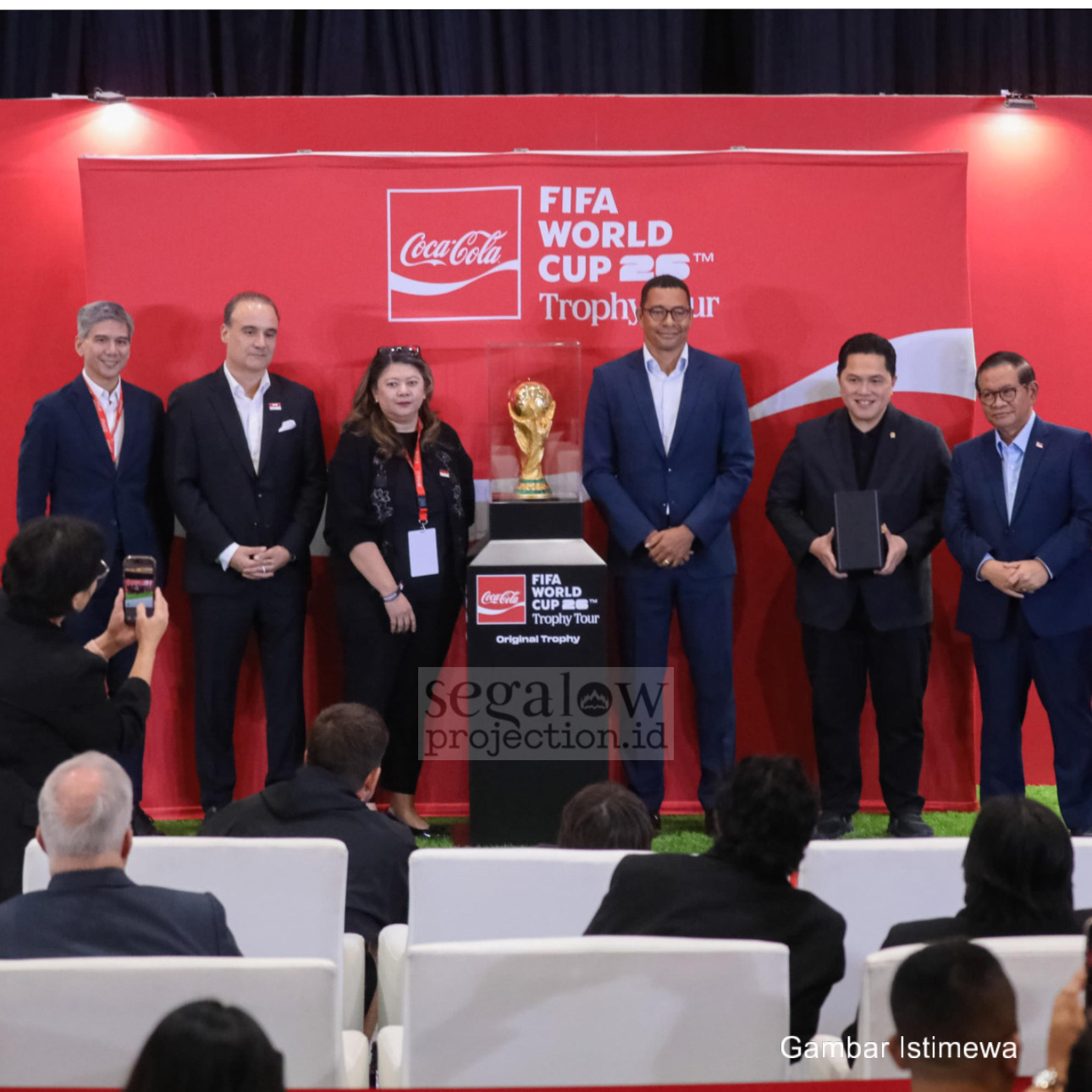 PRAMONO ANUNG SEBUT FIFA WORLD CUP TROPHY TOUR PERKUAT POSISI JAKARTA DI PANGGUNG GLOBAL