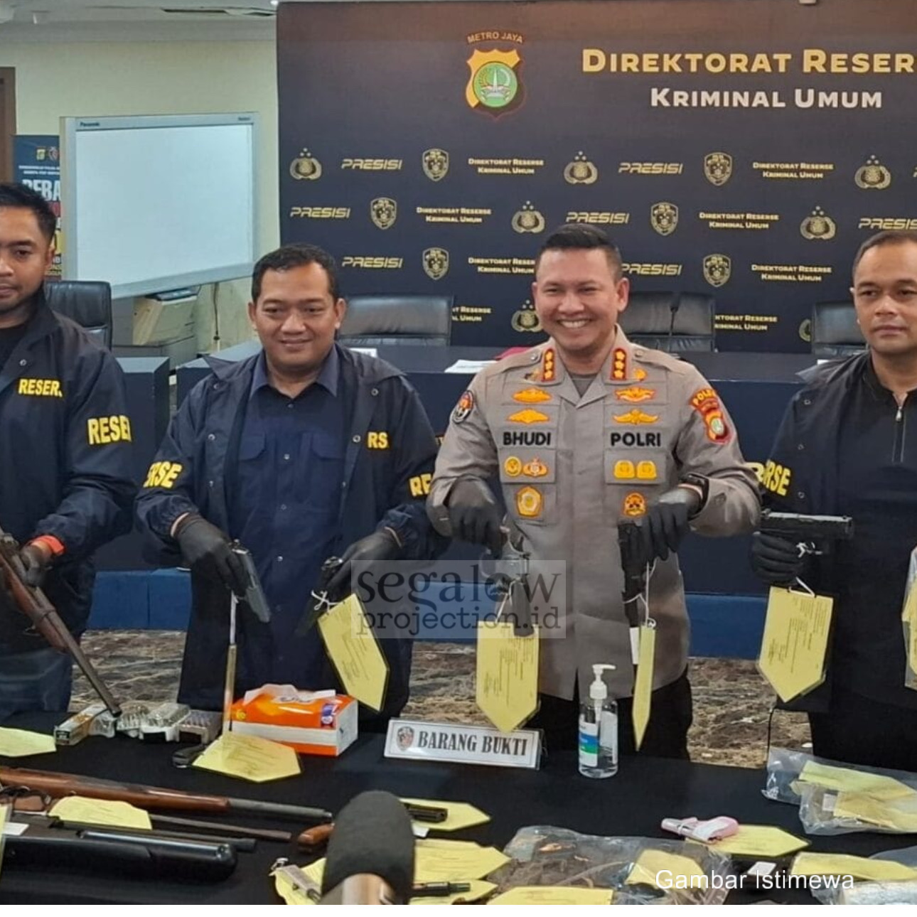 DITRESKRIMUM POLDA METRO JAYA UNGKAP JARINGAN PENJUALAN SENJATA API ILEGAL, PELAKU BELAJAR MERAKIT DARI YOUTUBE