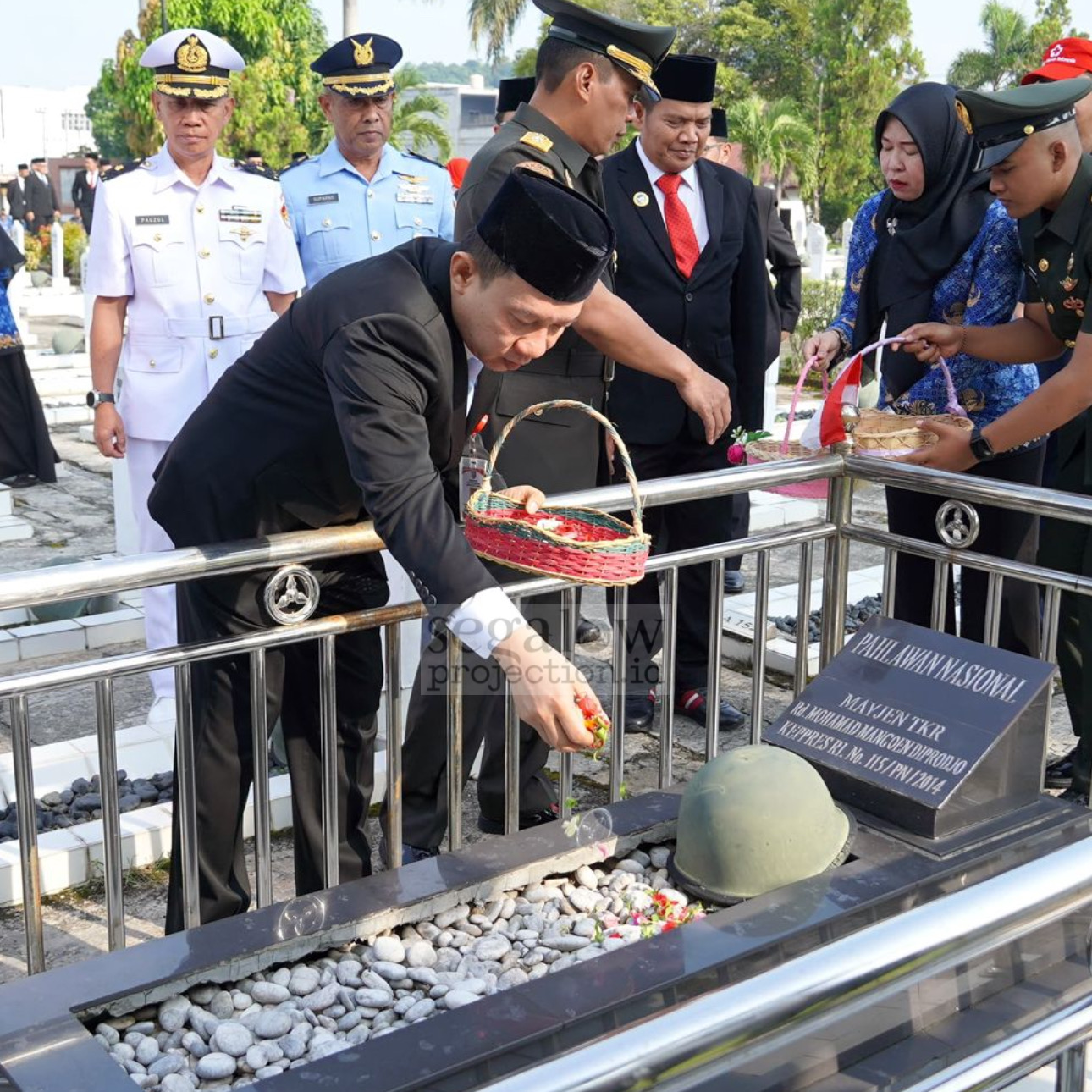 Sekdaprov Pimpin Ziarah Hari Jadi Ke-62, Lampung Kenang Jasa Para Pahlawan