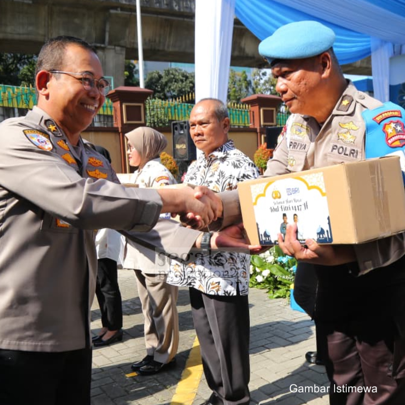 KAPOLRI SALURKAN PULUHAN RIBU PAKET SEMBAKO UNTUK PERSONEL POLRI JELANG IDUL FITRI