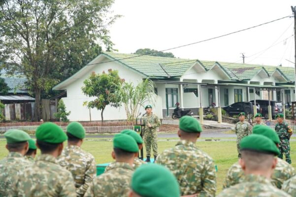 Danrem 043/Gatam Tekankan Disiplin dan Profesionalisme Prajurit dalam Apel Luar Biasa di Bandar Lampung
