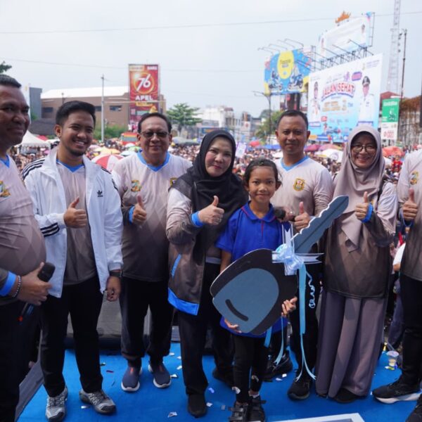 Ribuan Warga Meriahkan Jalan Sehat HUT ke-344 Bandar Lampung, Penjual Cilok Bawa Pulang Mobil Sigra
