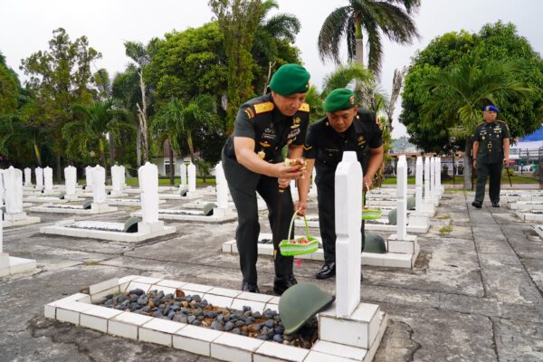 HUT ke-1 Kodam XXI/Radin Inten, Danrem 043/Gatam Ikuti Ziarah dan Bakti Kesehatan