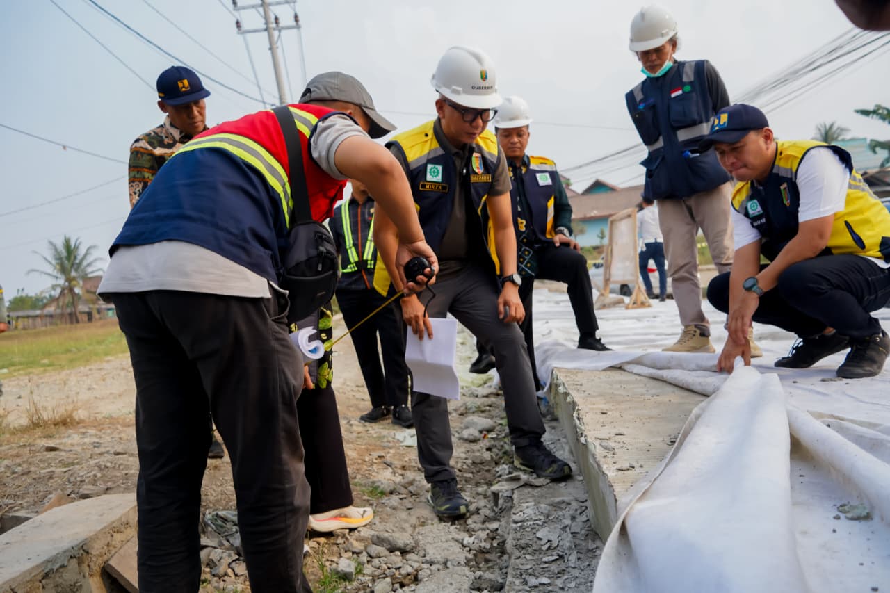 Gubernur Mirza Pastikan Perbaikan Jalan Kalirejo-Pringsewu Rampung Pertengahan Oktober
