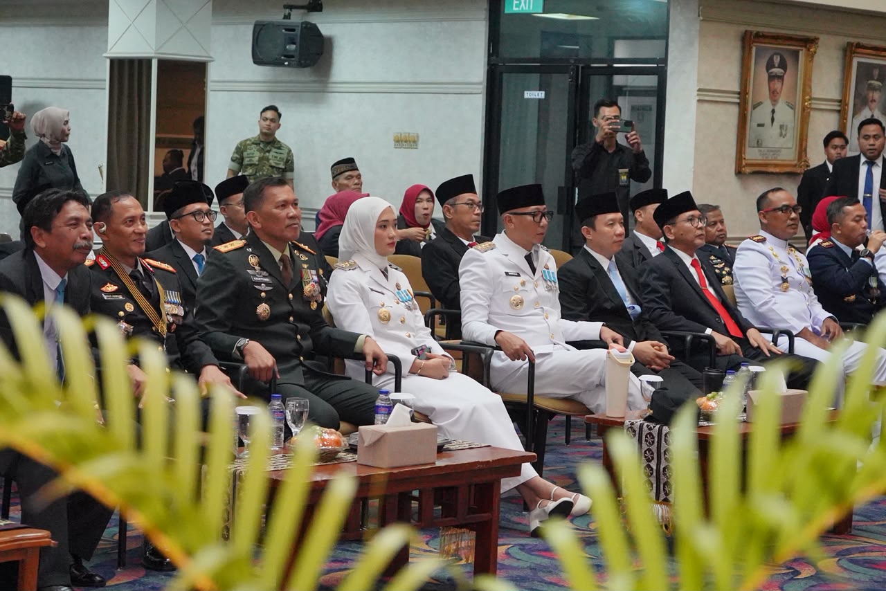 HUT ke-81 RI, Gubernur Mirza dan Wagub Jihan Ikuti Detik-Detik Proklamasi dari Istana